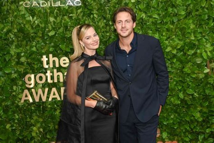 
Is Margot Robbie Gay? Age, Height, Net Worth 